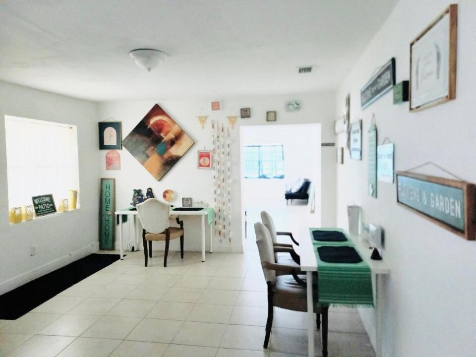 The Hollywood International Hostel - 24 hour Check in - Under New Management photo 8