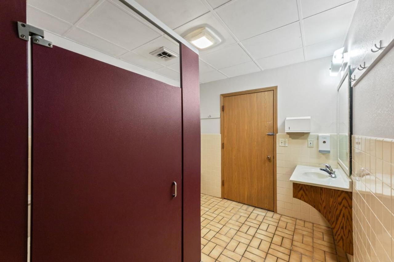 Iron Ridge Inn Motel photo 26