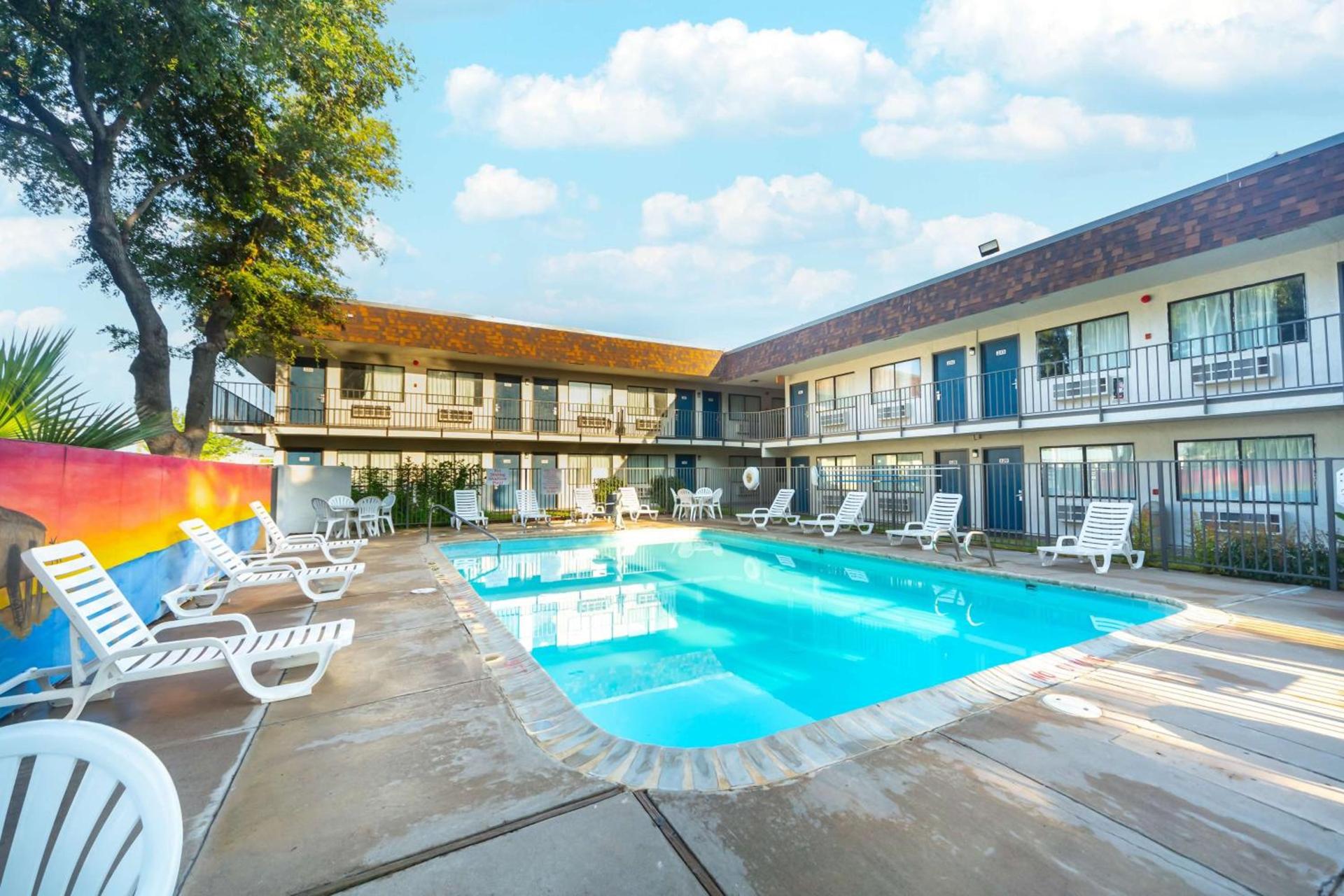 Motel 6-Del Rio, TX photo 2