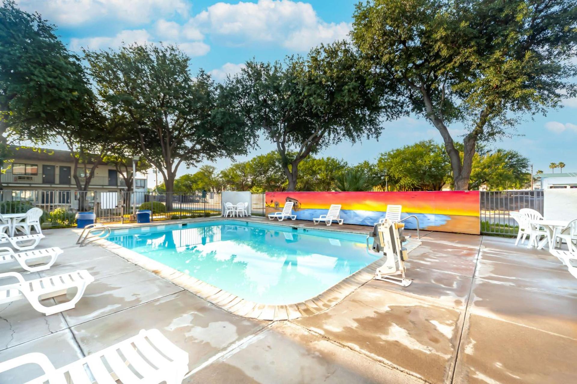 Motel 6-Del Rio, TX photo 4