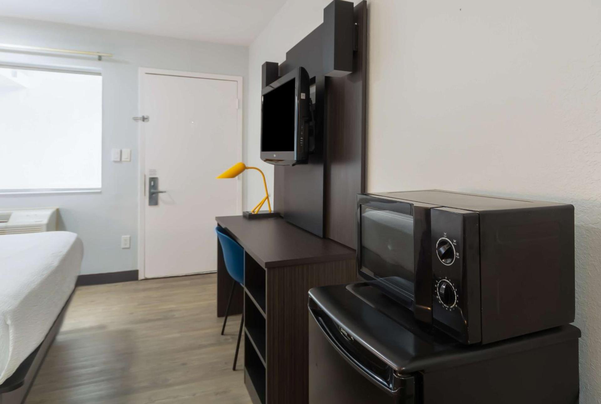 Motel 6-Del Rio, TX photo 12