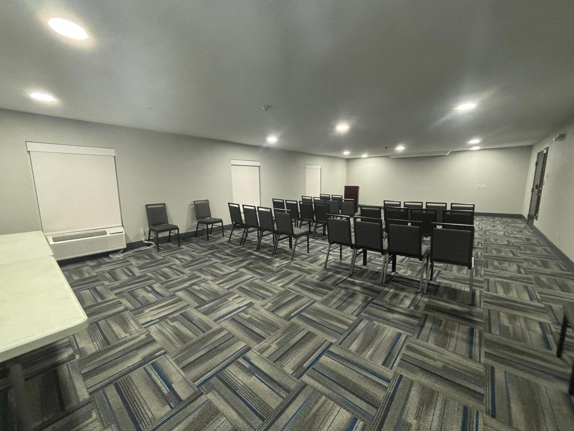 Quality Inn & Suites at Airport Blvd I-65 photo 40