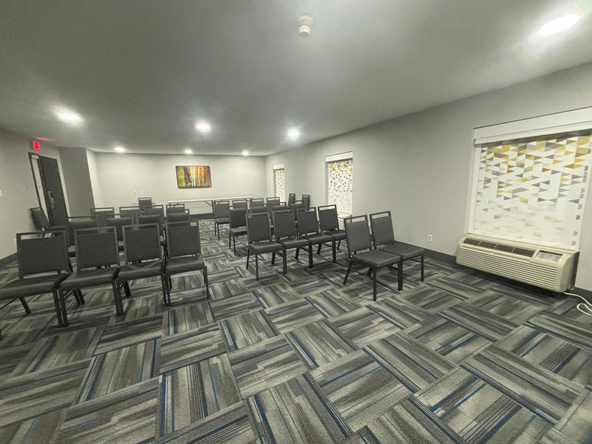 Quality Inn & Suites at Airport Blvd I-65 photo 41