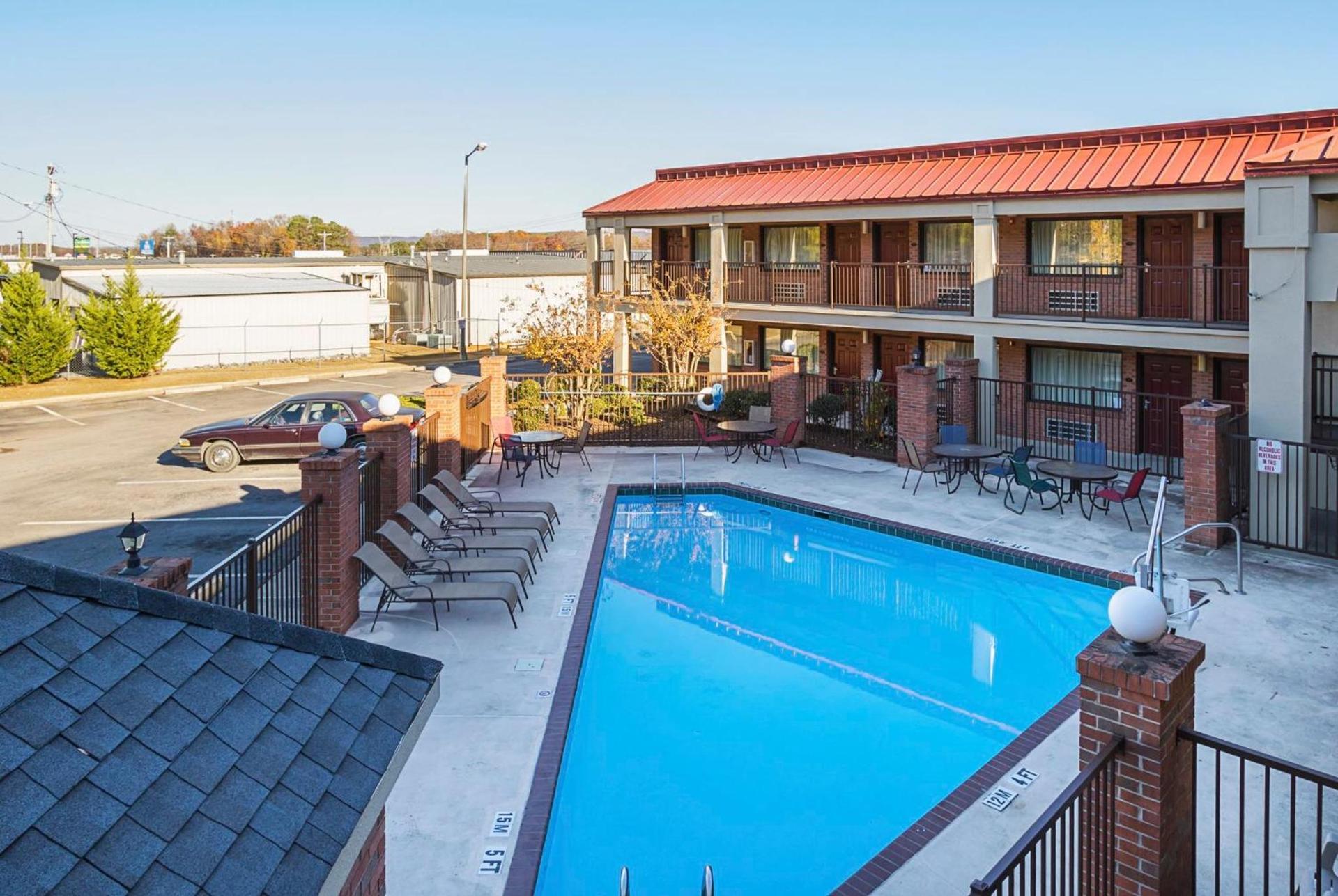 Red Roof Inn & Suites Scottsboro photo 11