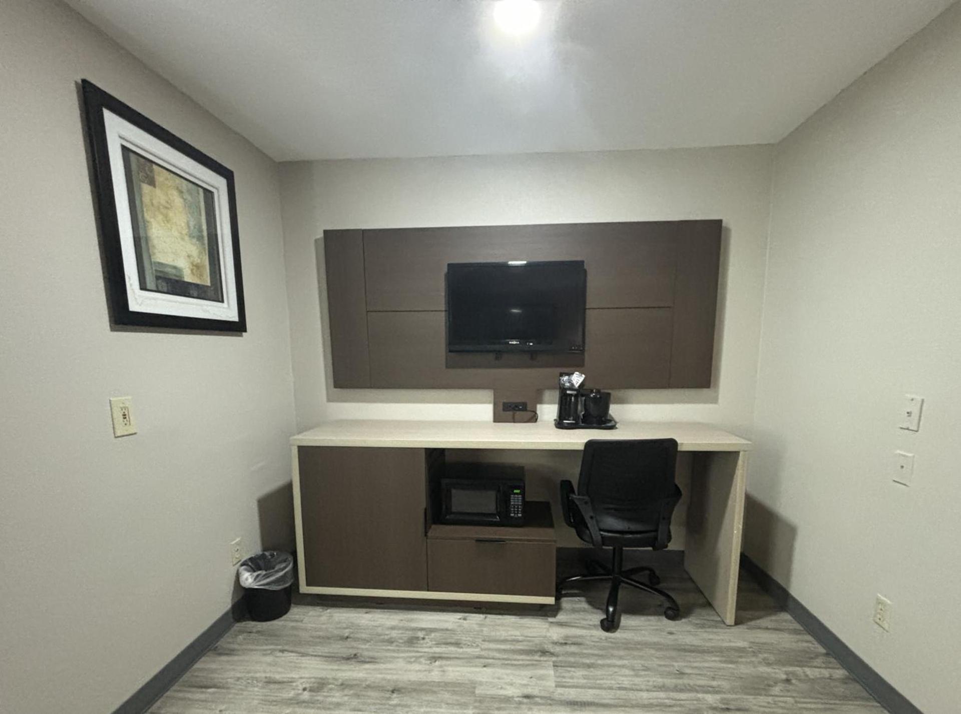 Quality Inn & Suites at Airport Blvd I-65 photo 57
