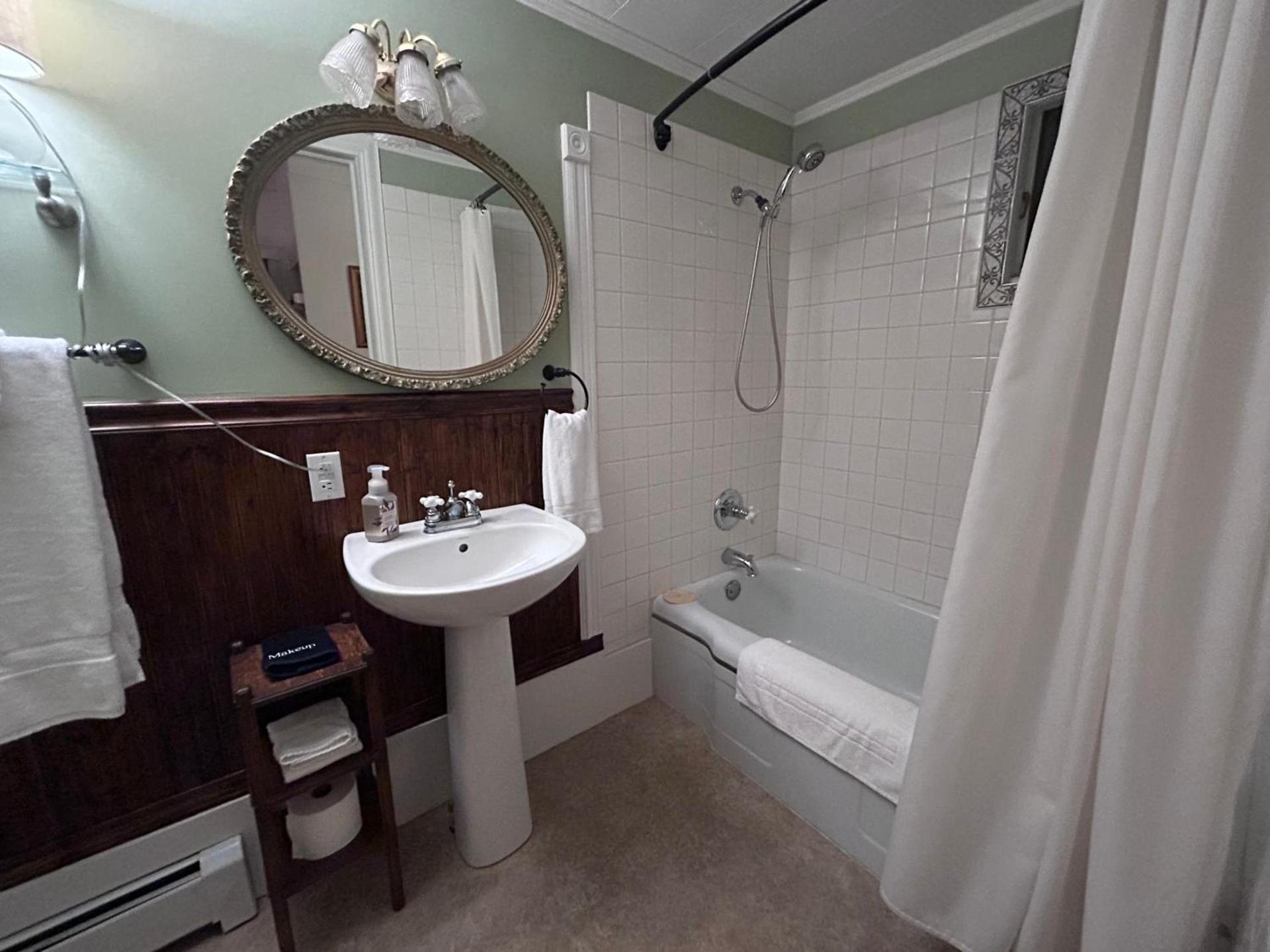 The Boho Buffalo Inn photo 50