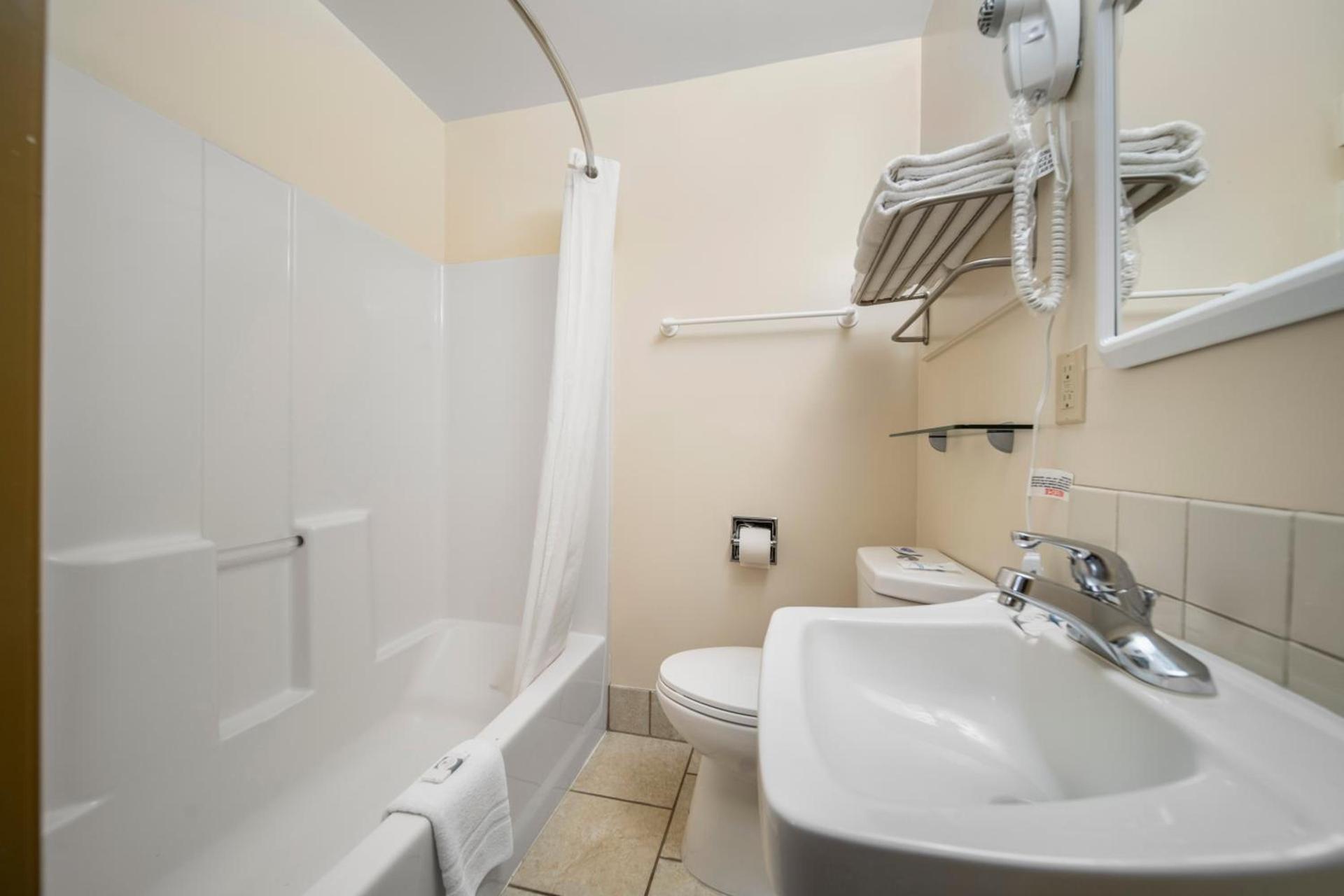 Kingsway Inn photo 22