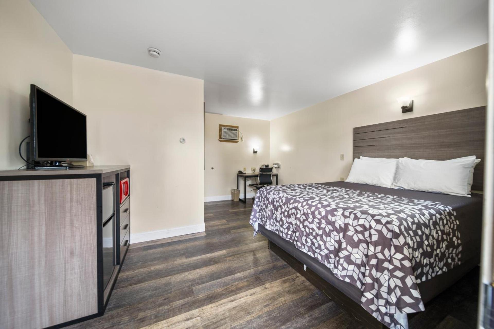 Kingsway Inn photo 25
