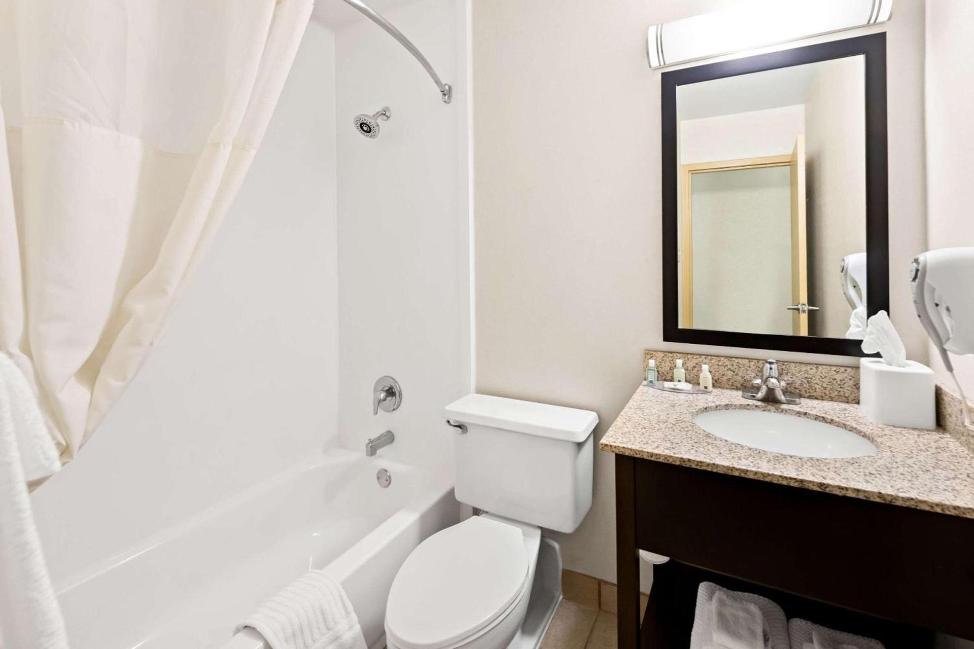 Quality Inn Dayton Airport photo 26