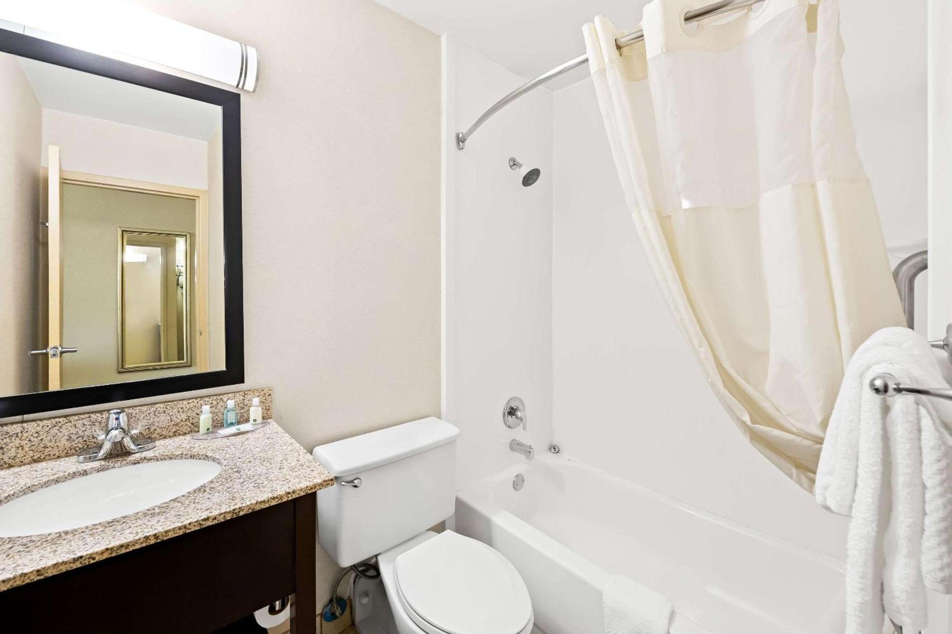 Quality Inn Dayton Airport photo 28