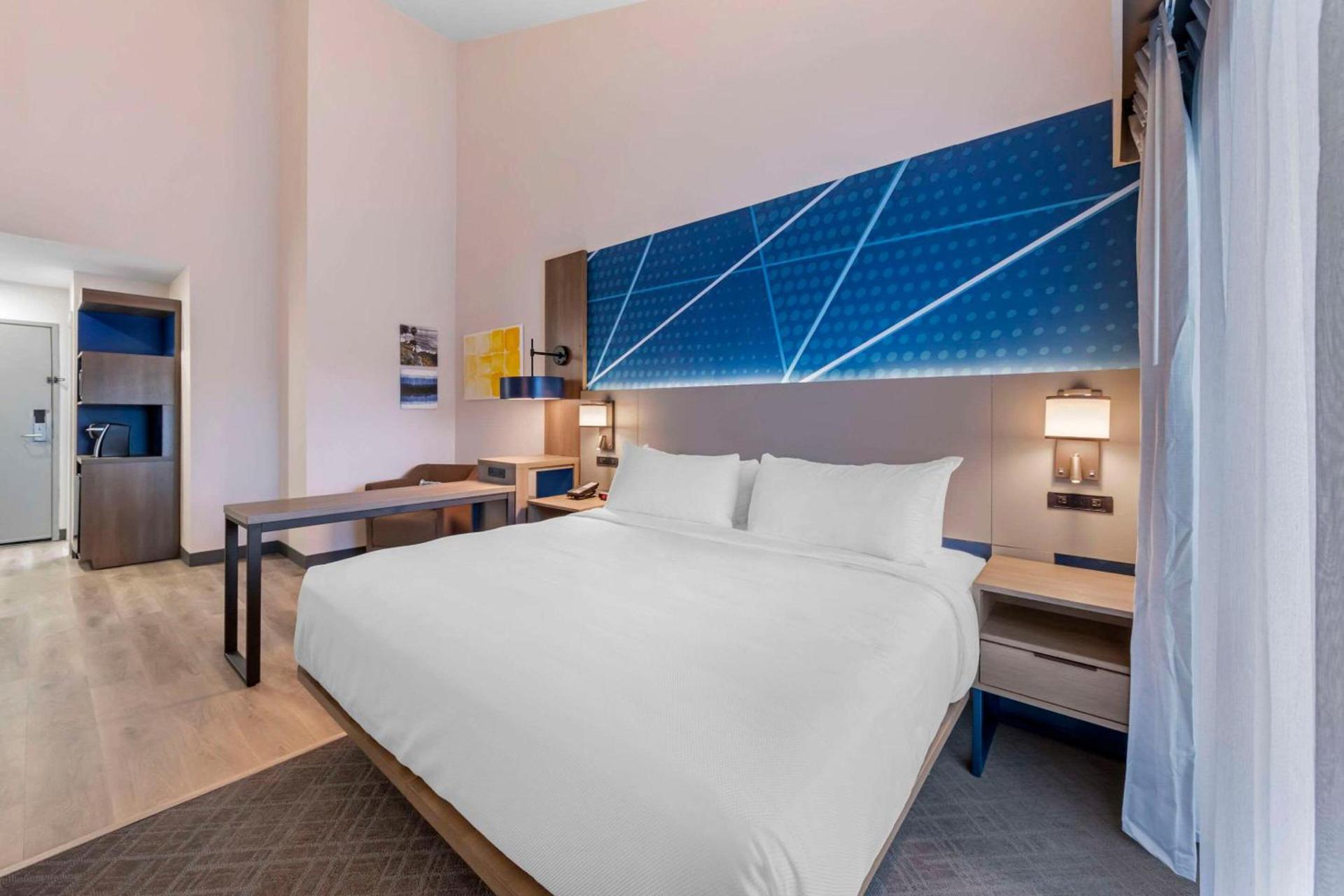 Comfort Inn & Suites Irvine Spectrum photo 17