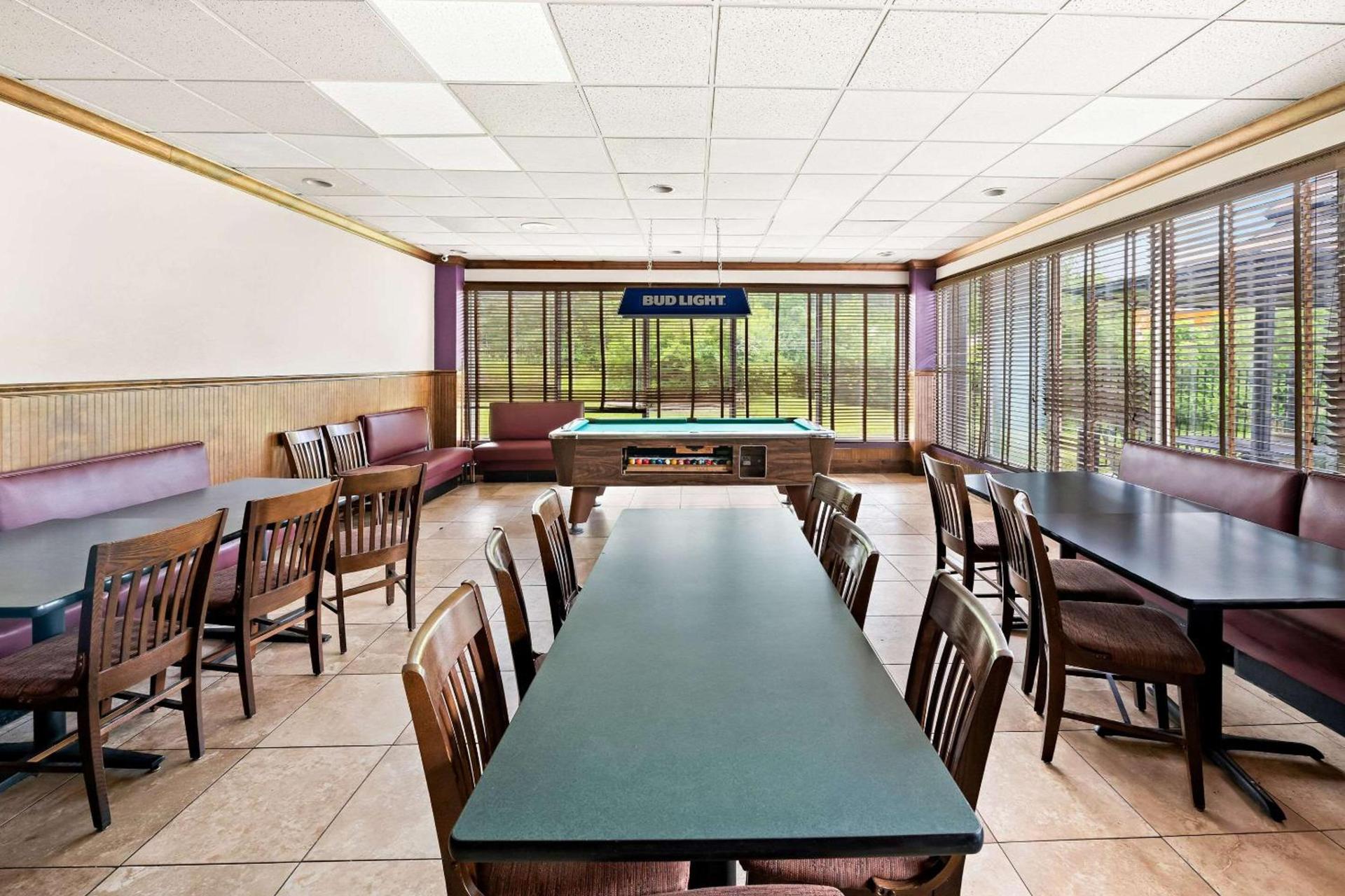 Quality Inn Dayton Airport photo 41