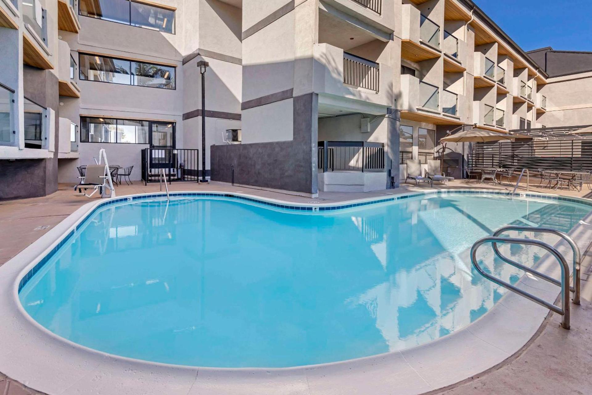 Comfort Inn & Suites Irvine Spectrum photo 24