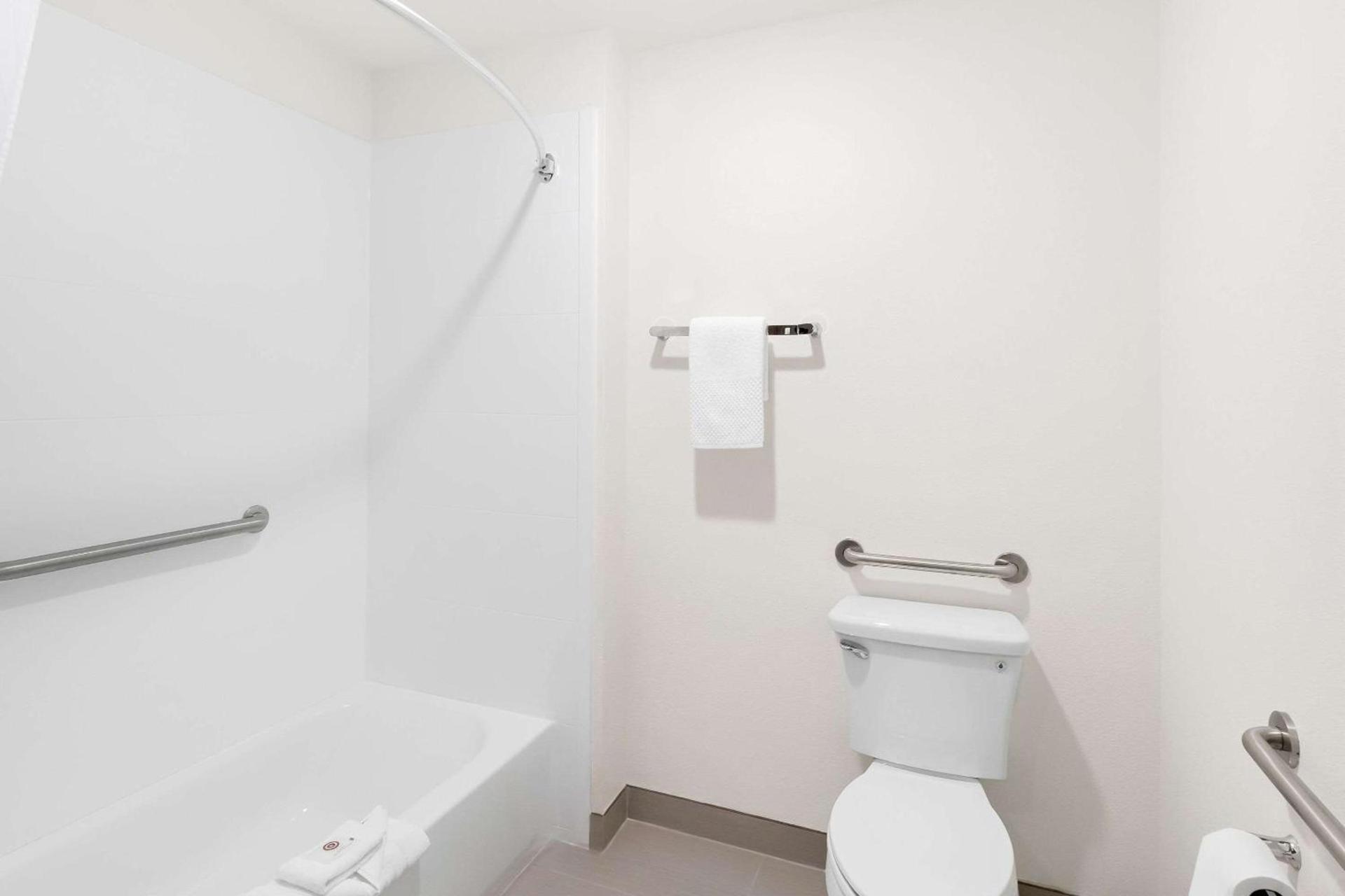 Comfort Suites Portland Airport photo 11
