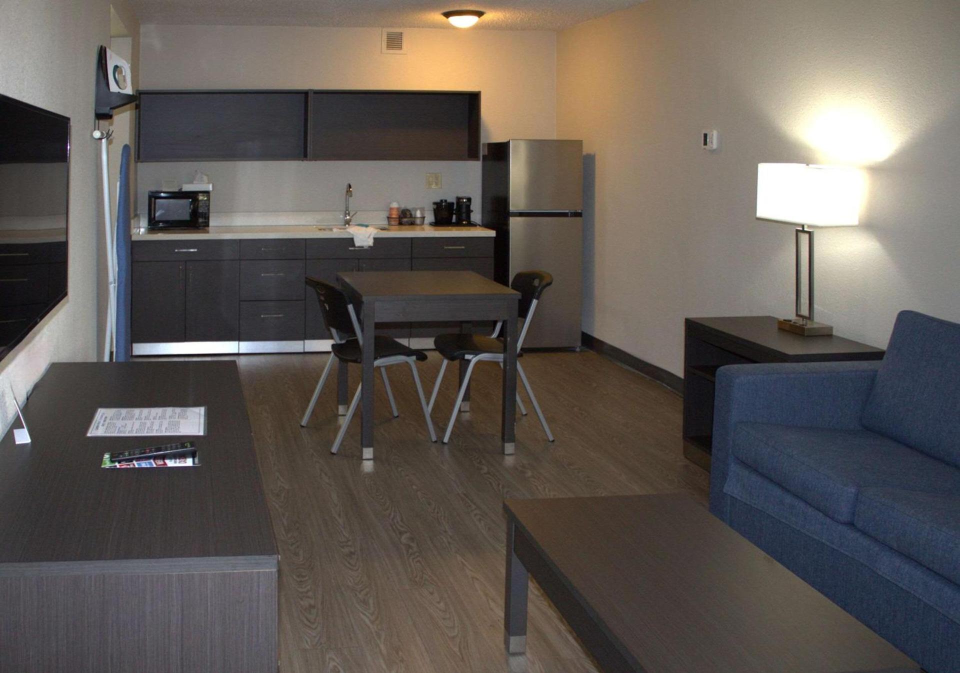 Clarion Pointe Statesville photo 10