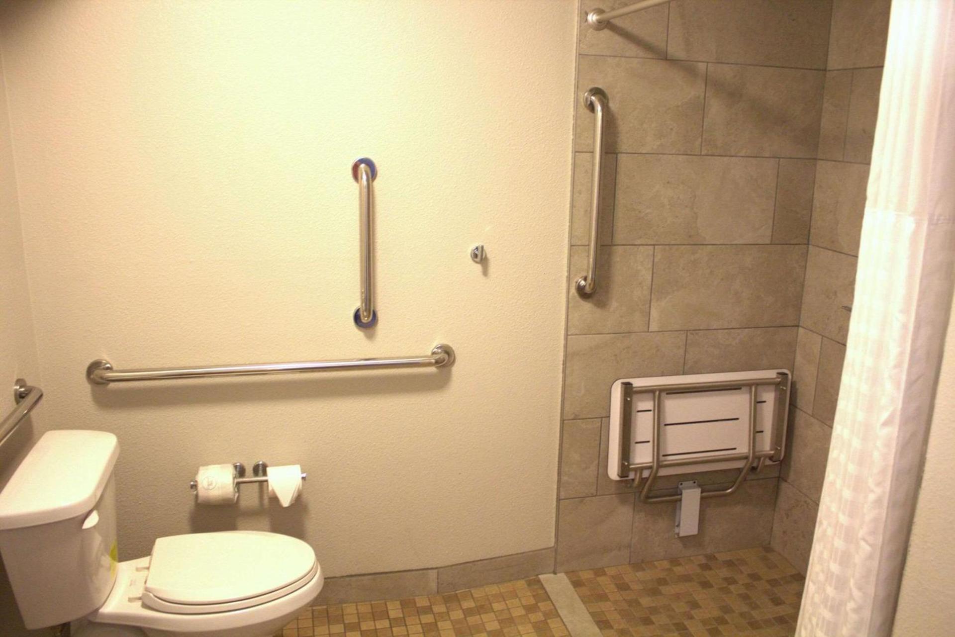 Clarion Pointe Statesville photo 11