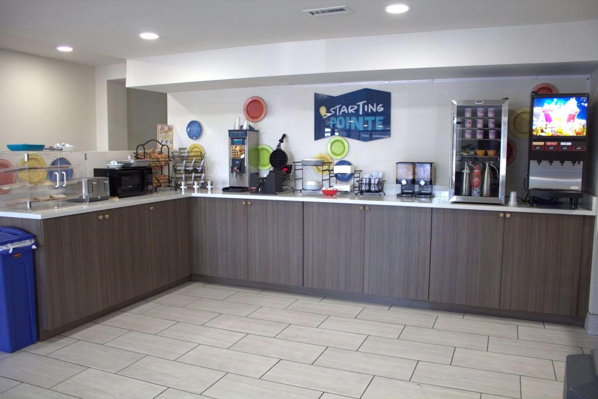 Clarion Pointe Statesville photo 16