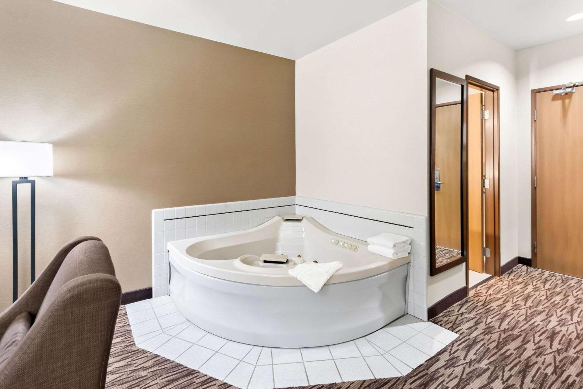 Comfort Suites Portland Airport photo 21