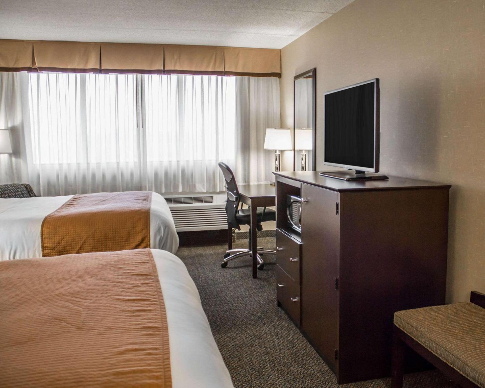 Garner Hotel Wadsworth by IHG photo 7
