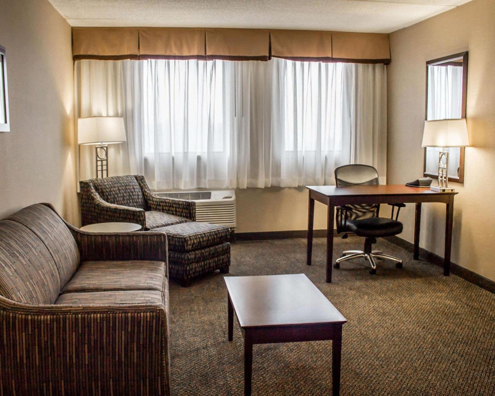 Garner Hotel Wadsworth by IHG photo 17