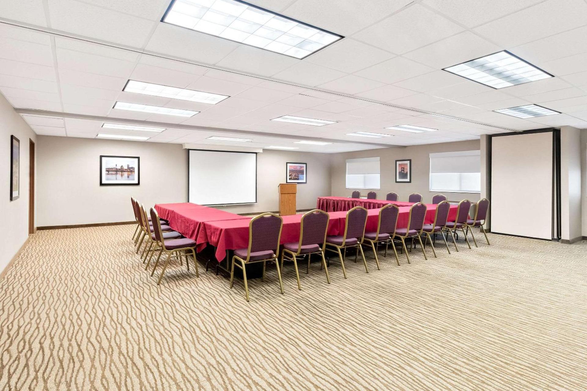 Comfort Suites Portland Airport photo 35