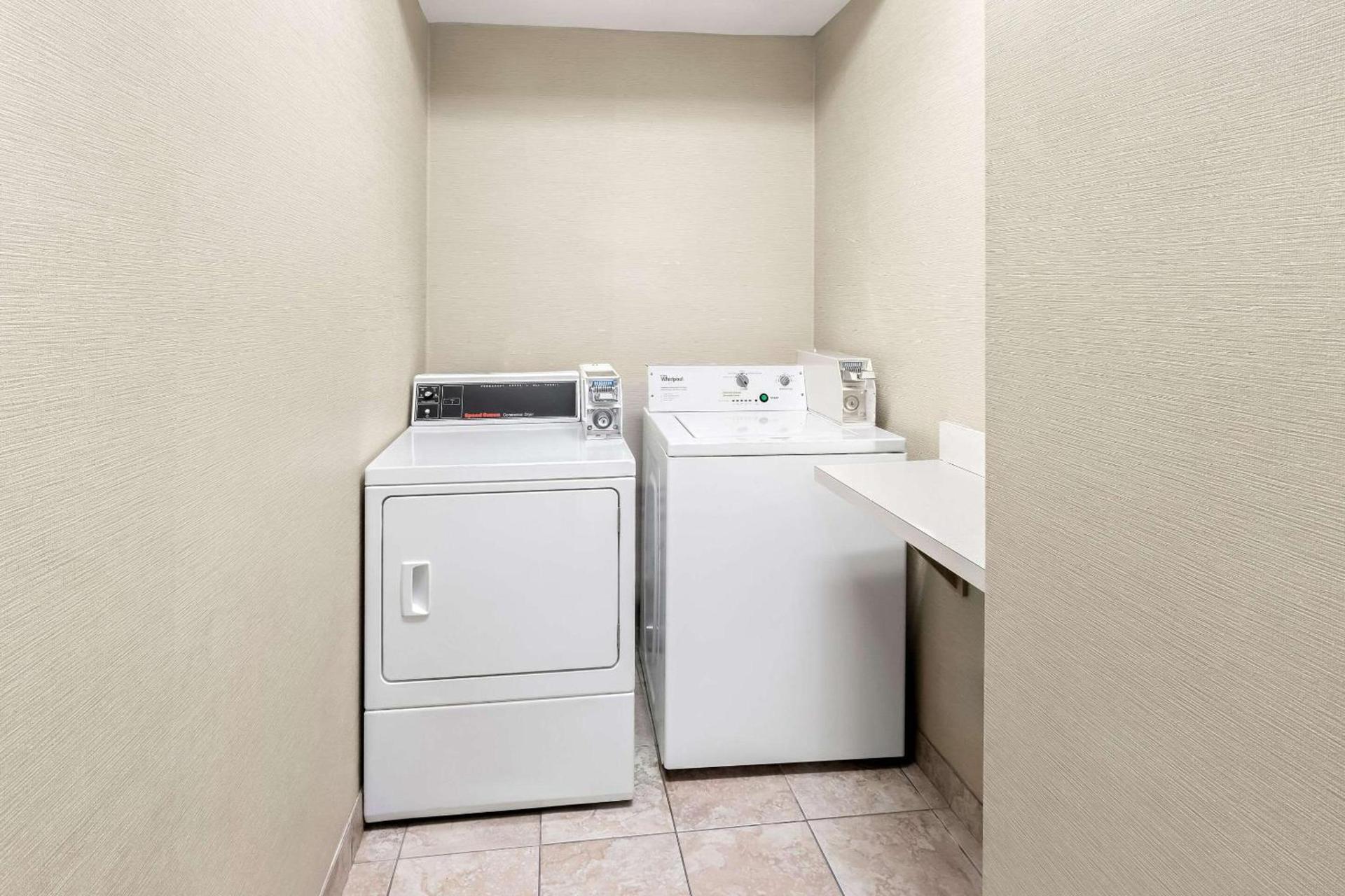 Comfort Suites Portland Airport photo 40