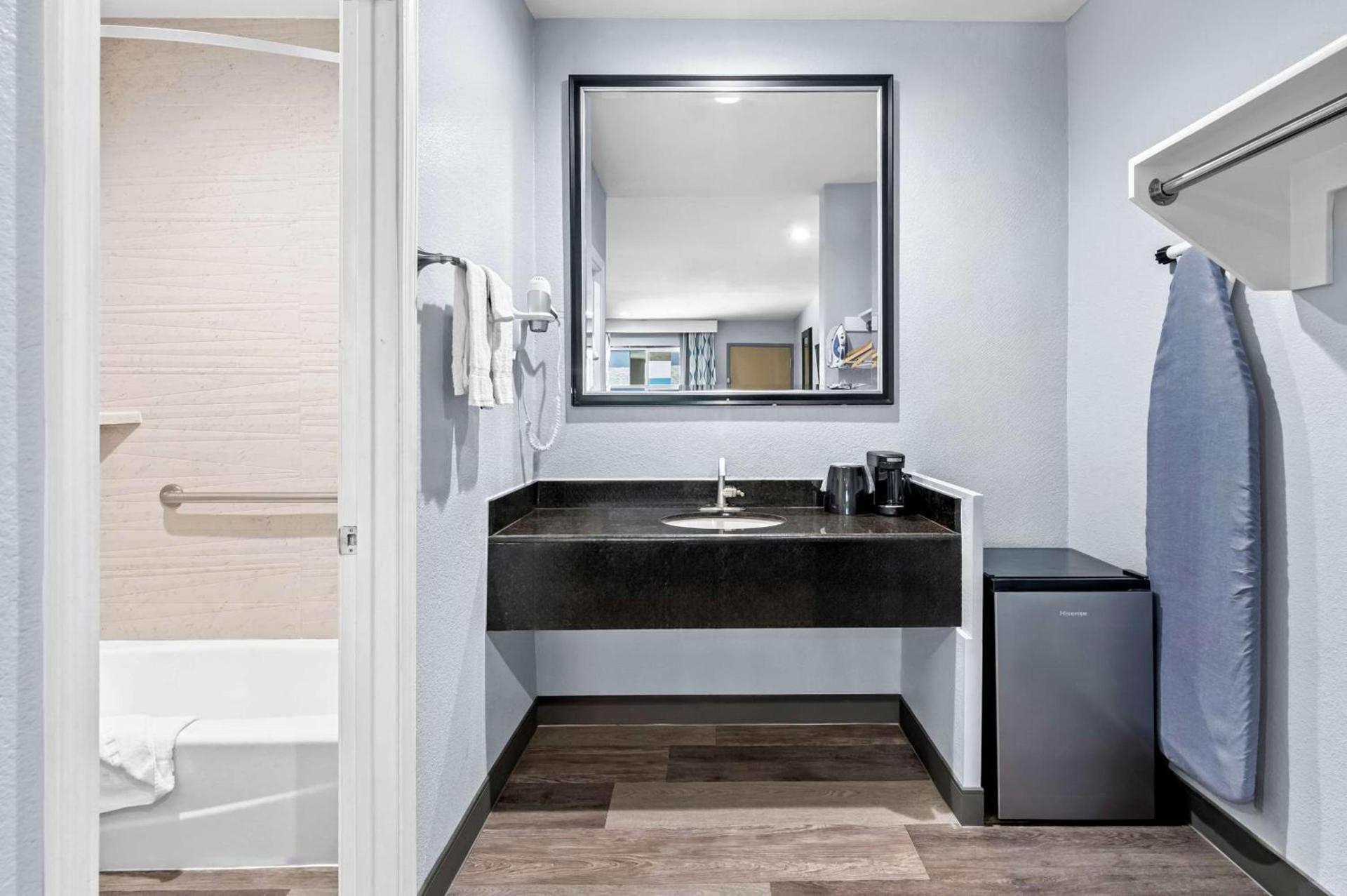 SureStay Hotel by Best Western Buena Park Anaheim photo 18
