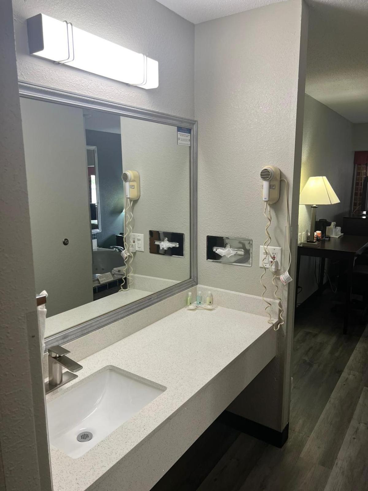 Quality Inn Columbia City near US-30 photo 5