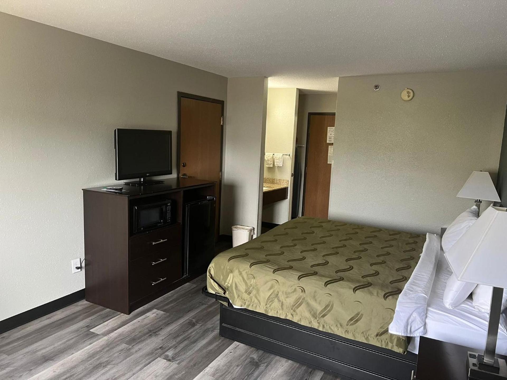 Quality Inn Columbia City near US-30 photo 12