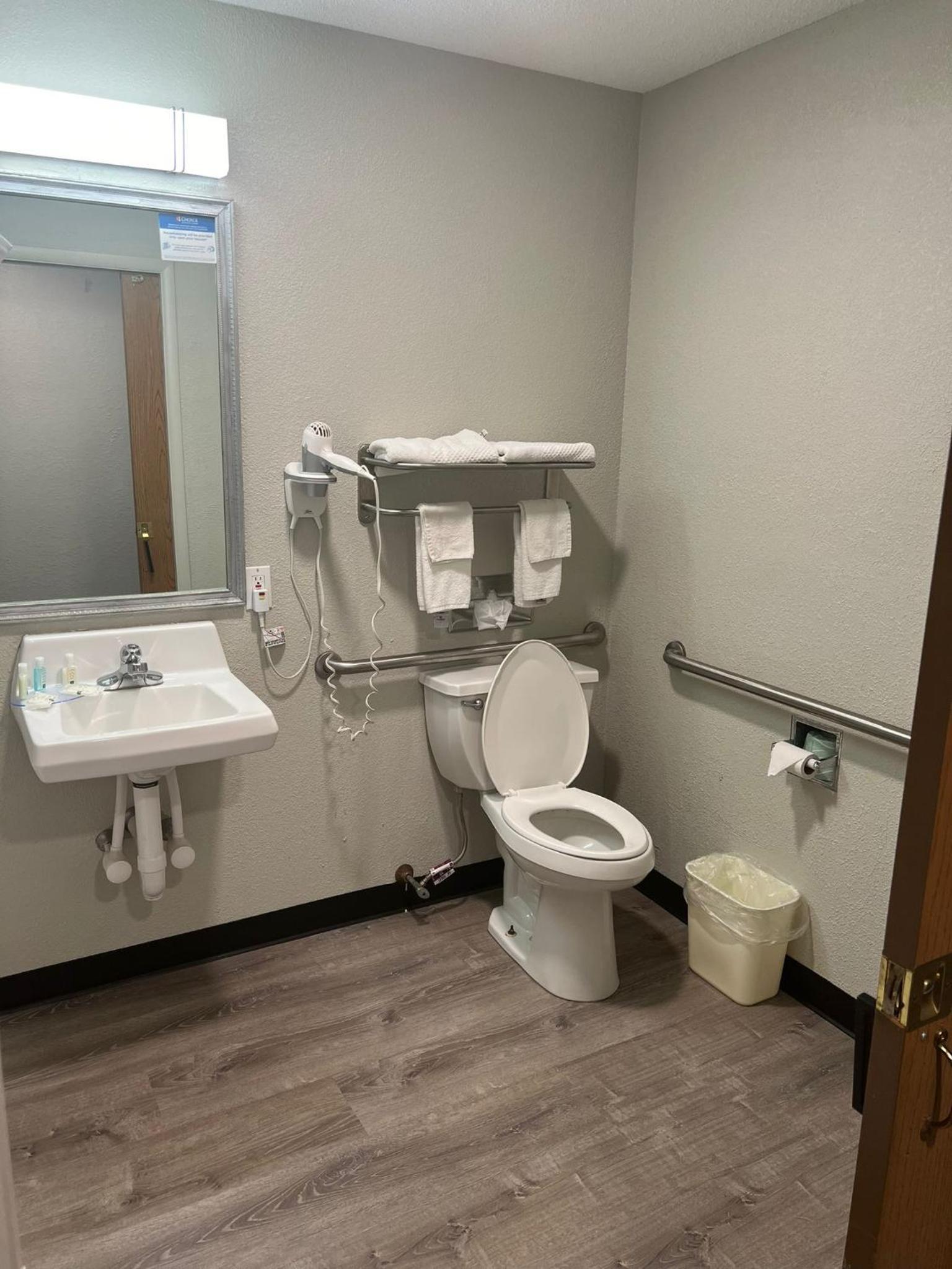 Quality Inn Columbia City near US-30 photo 13