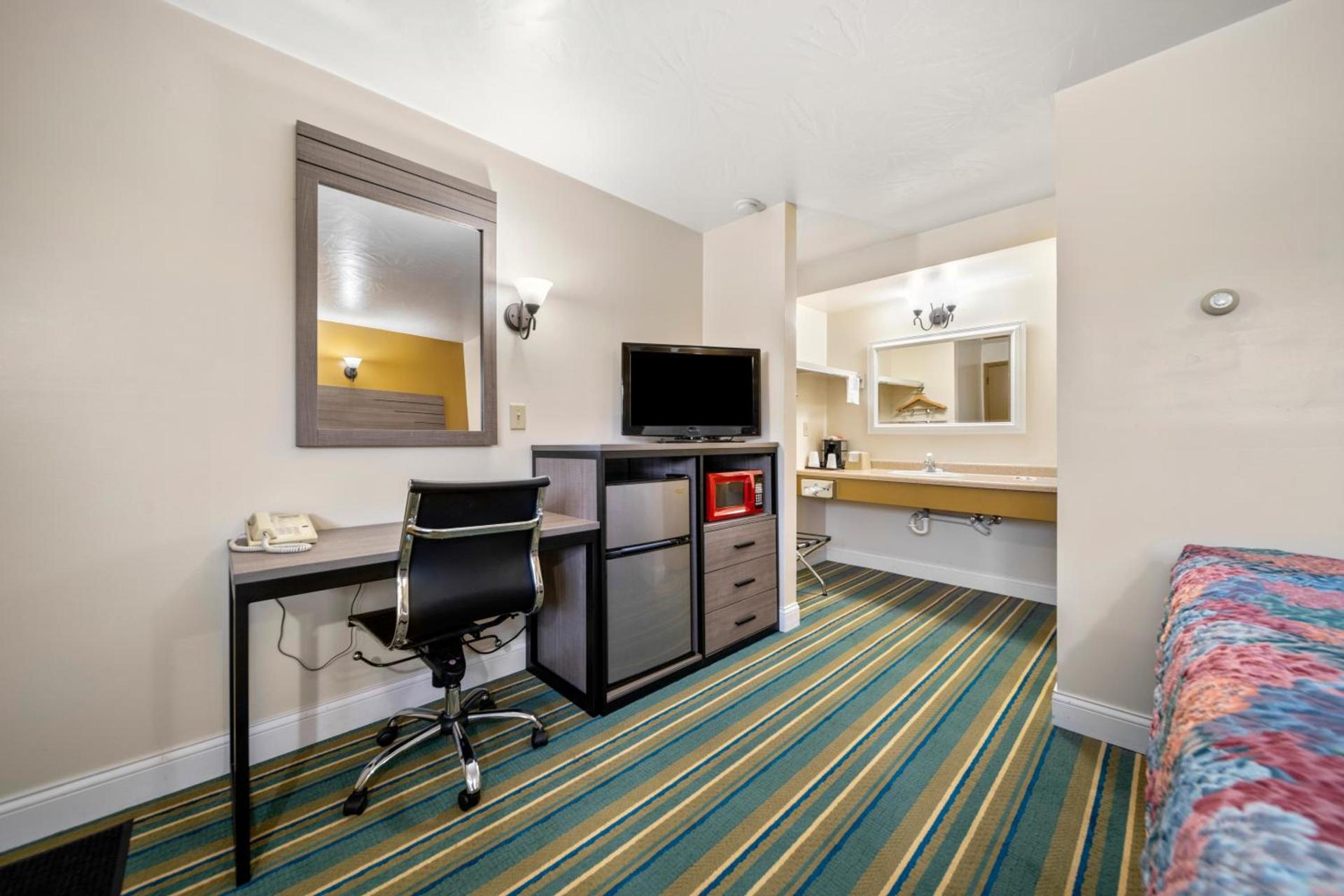 Kingsway Inn photo 38