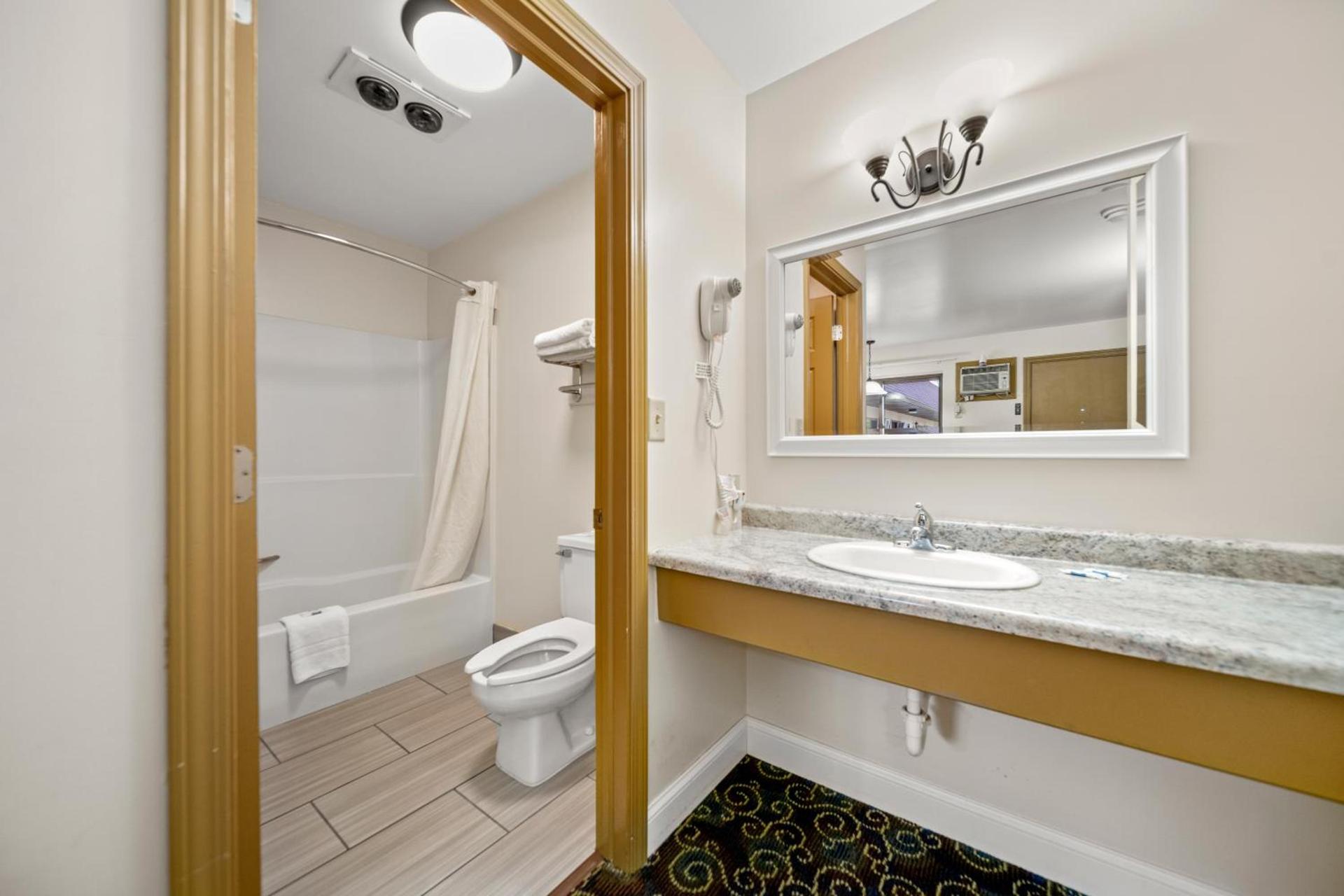 Kingsway Inn photo 37