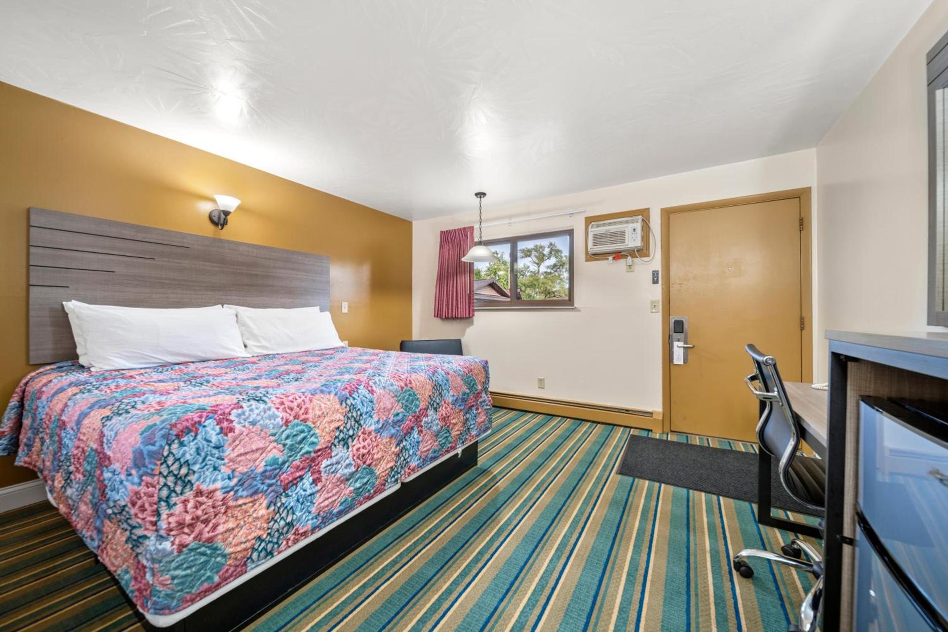 Kingsway Inn photo 36