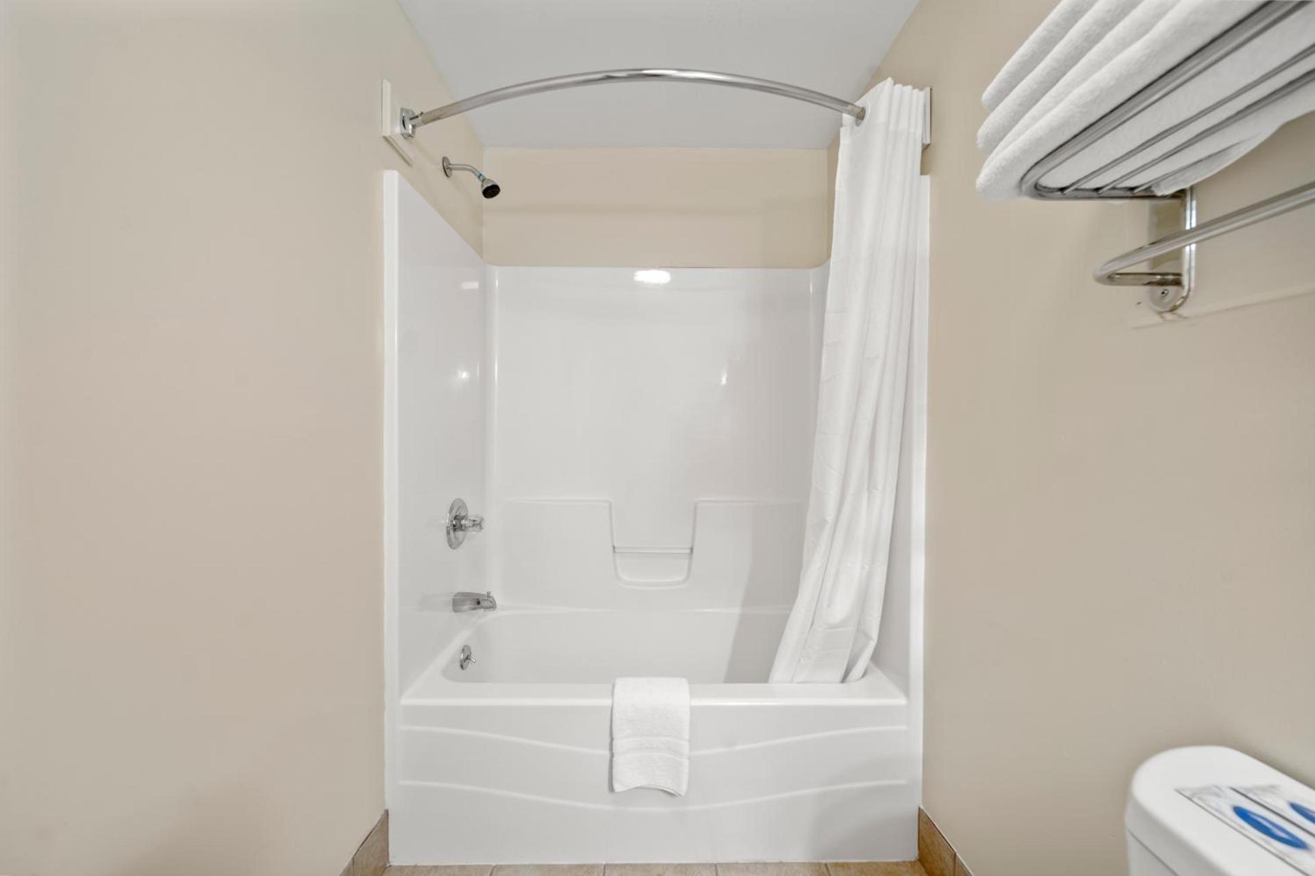 Kingsway Inn photo 47