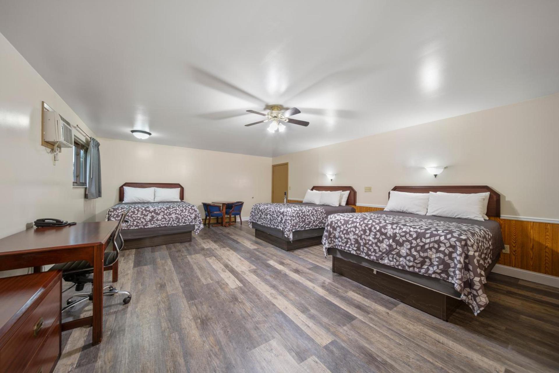 Kingsway Inn photo 46