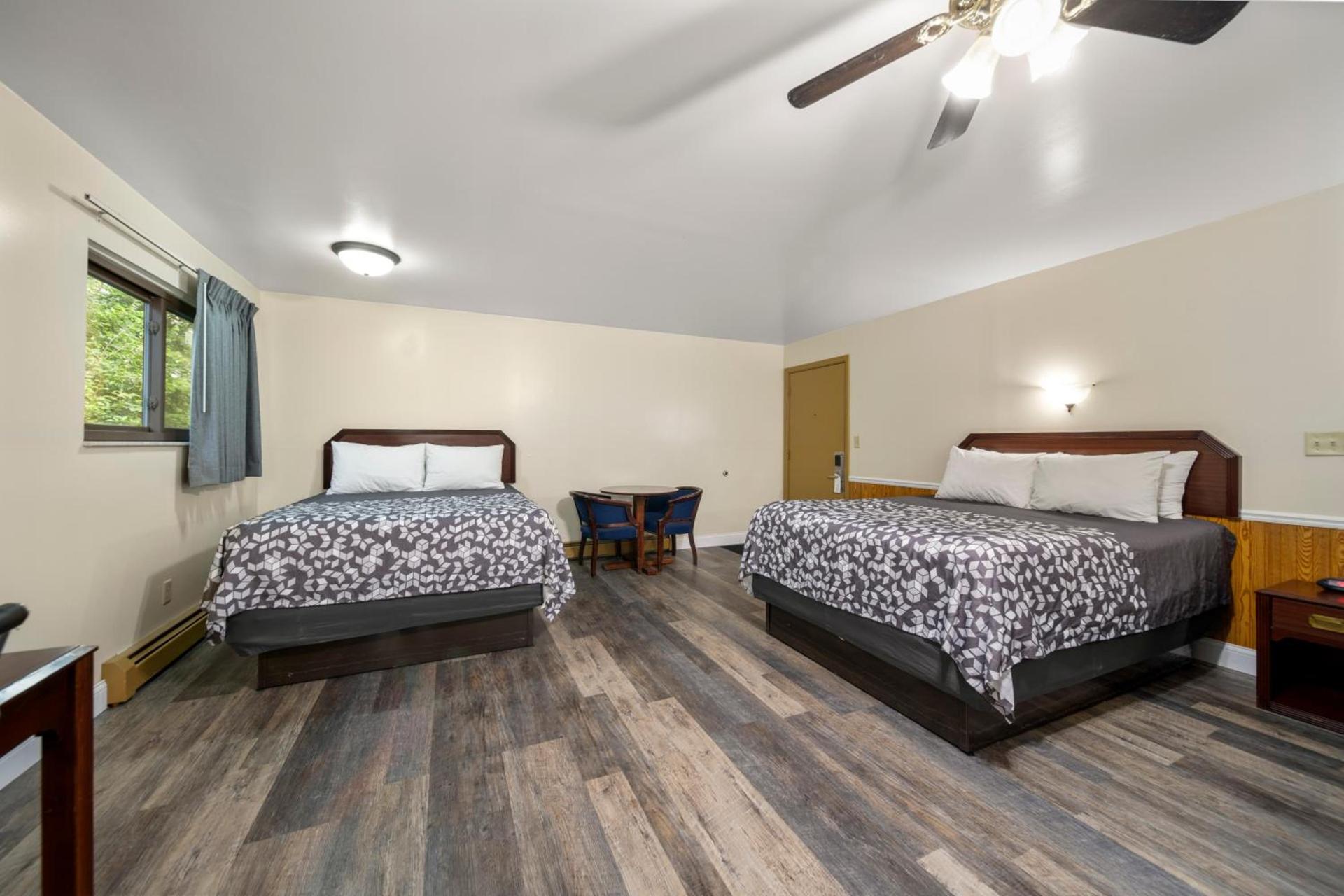 Kingsway Inn photo 44