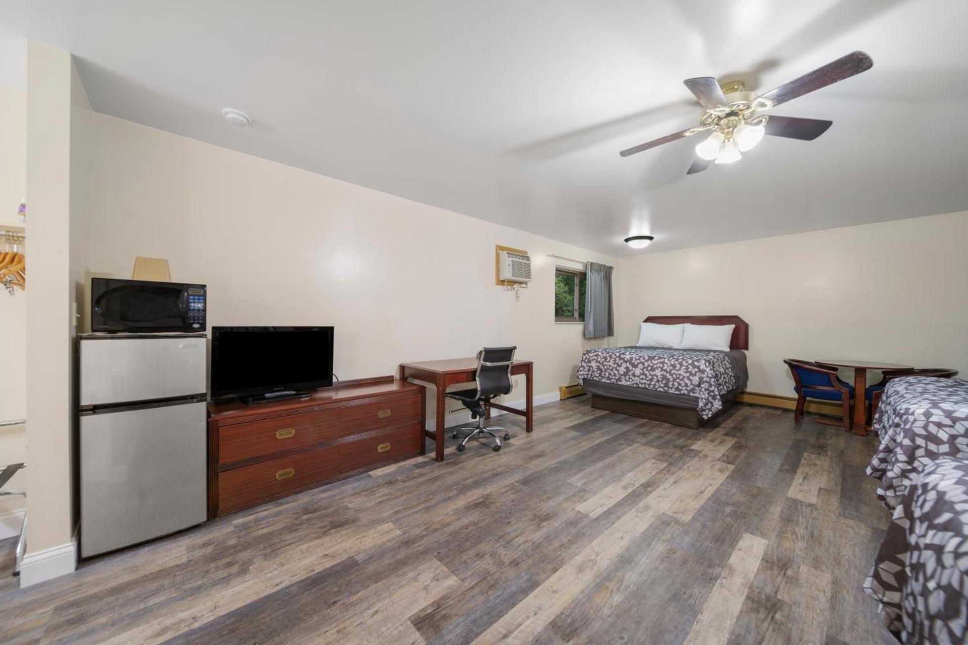 Kingsway Inn photo 45