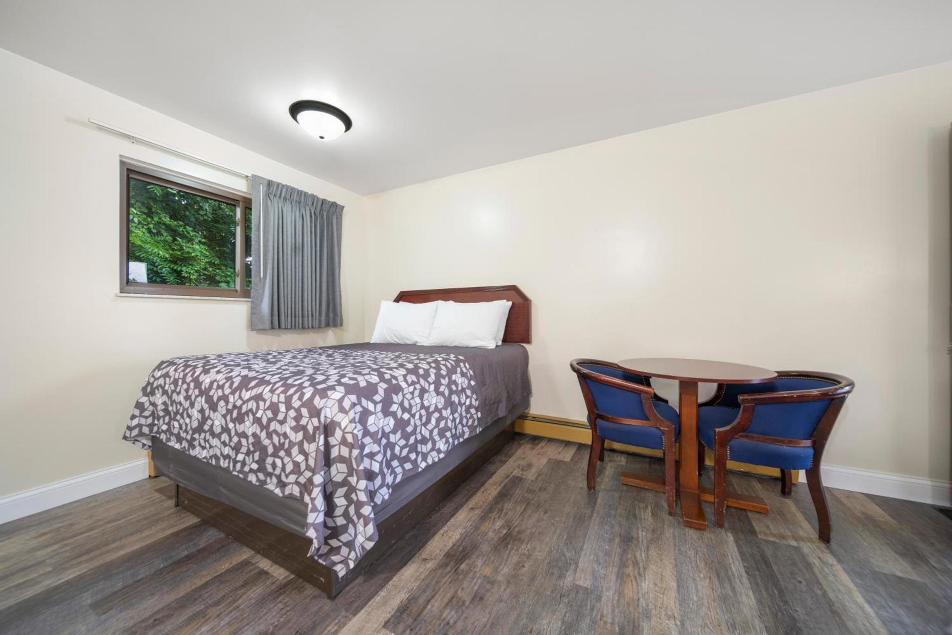 Kingsway Inn photo 53