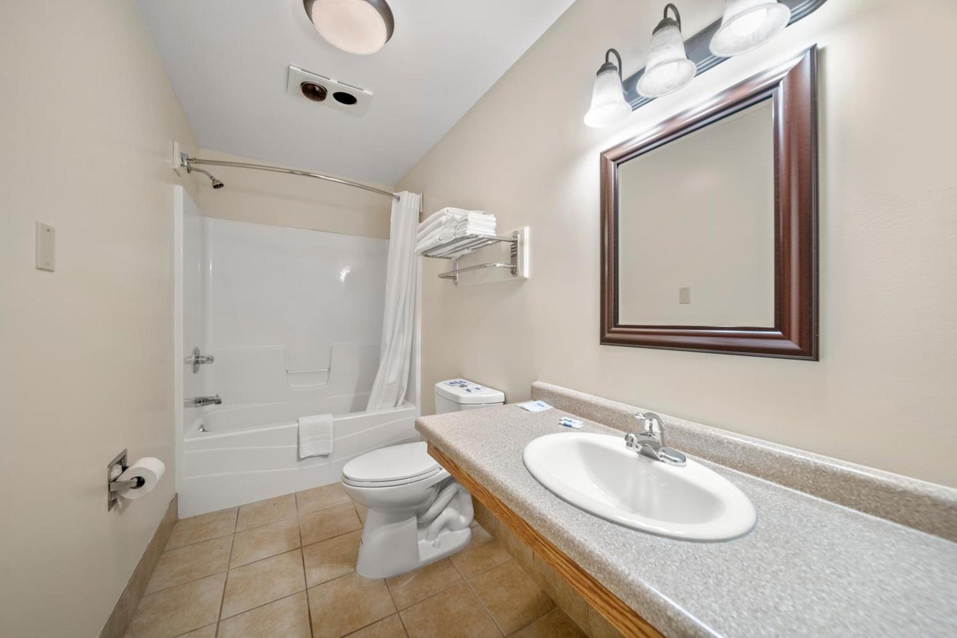 Kingsway Inn photo 49
