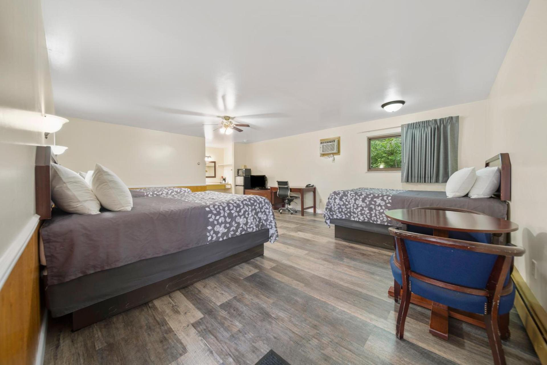 Kingsway Inn photo 54