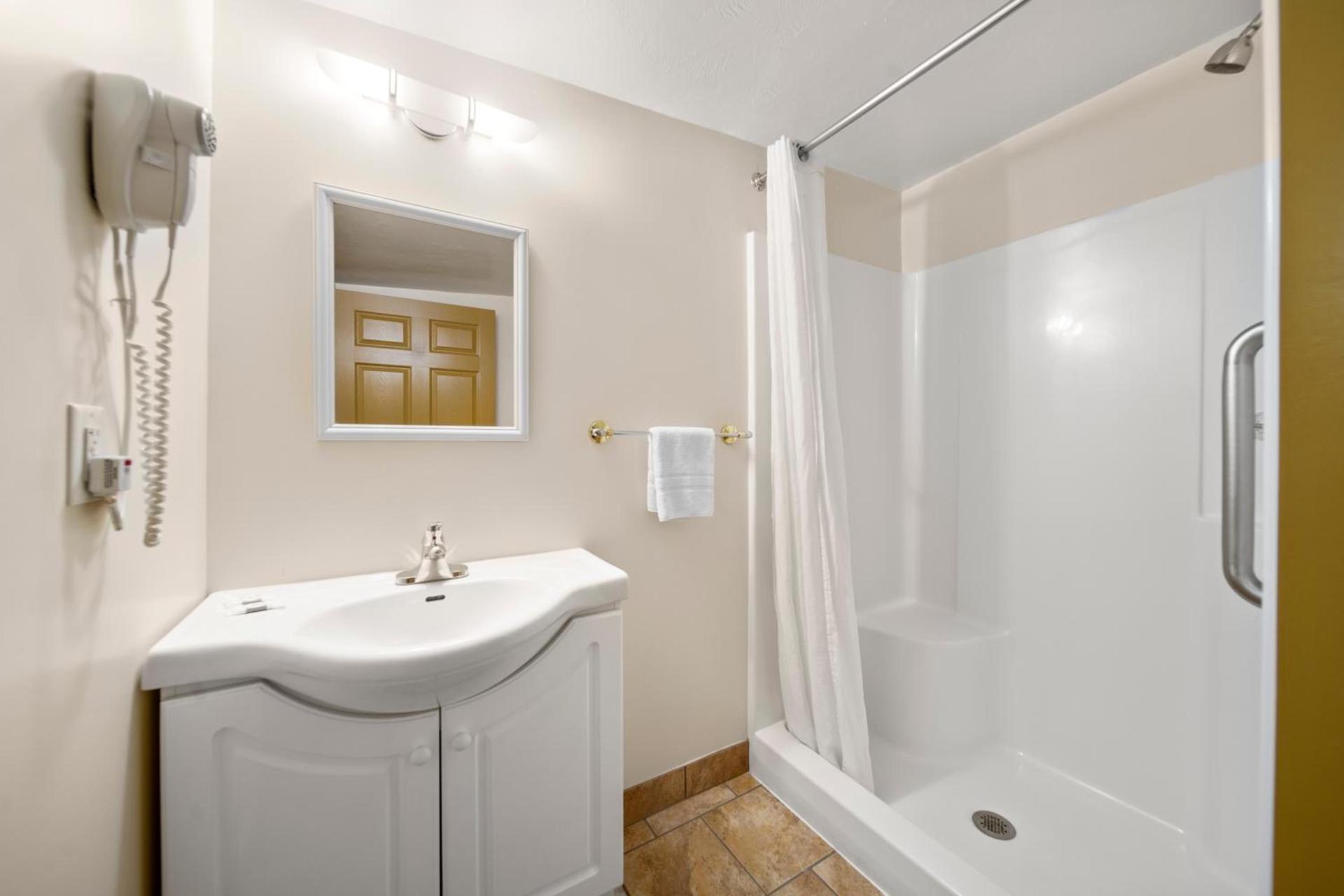 Kingsway Inn photo 59