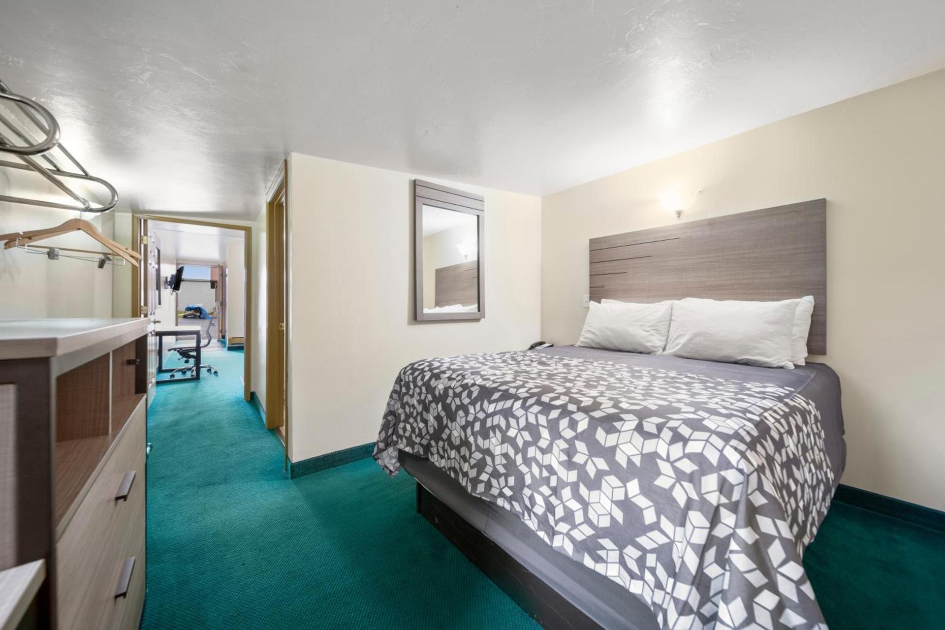 Kingsway Inn photo 56