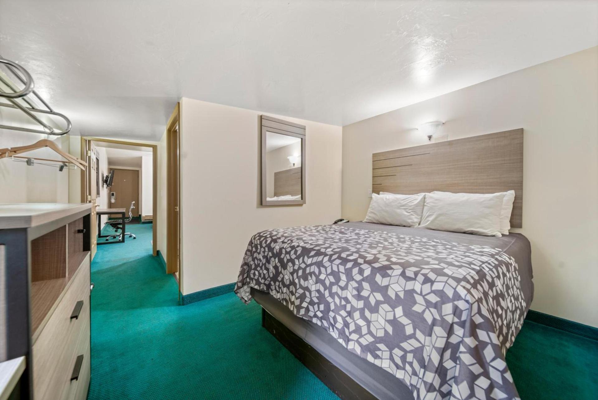 Kingsway Inn photo 55