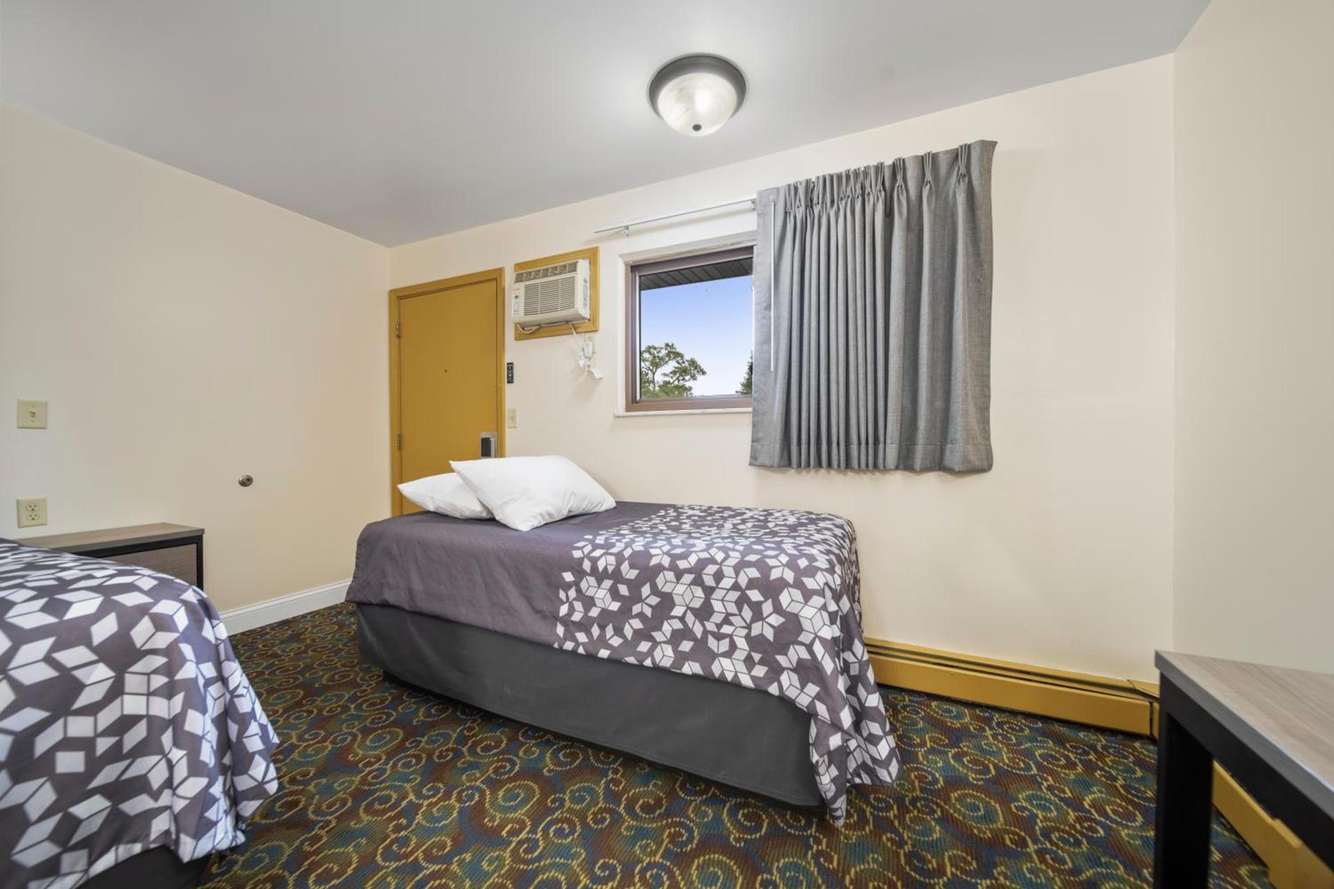Kingsway Inn photo 64