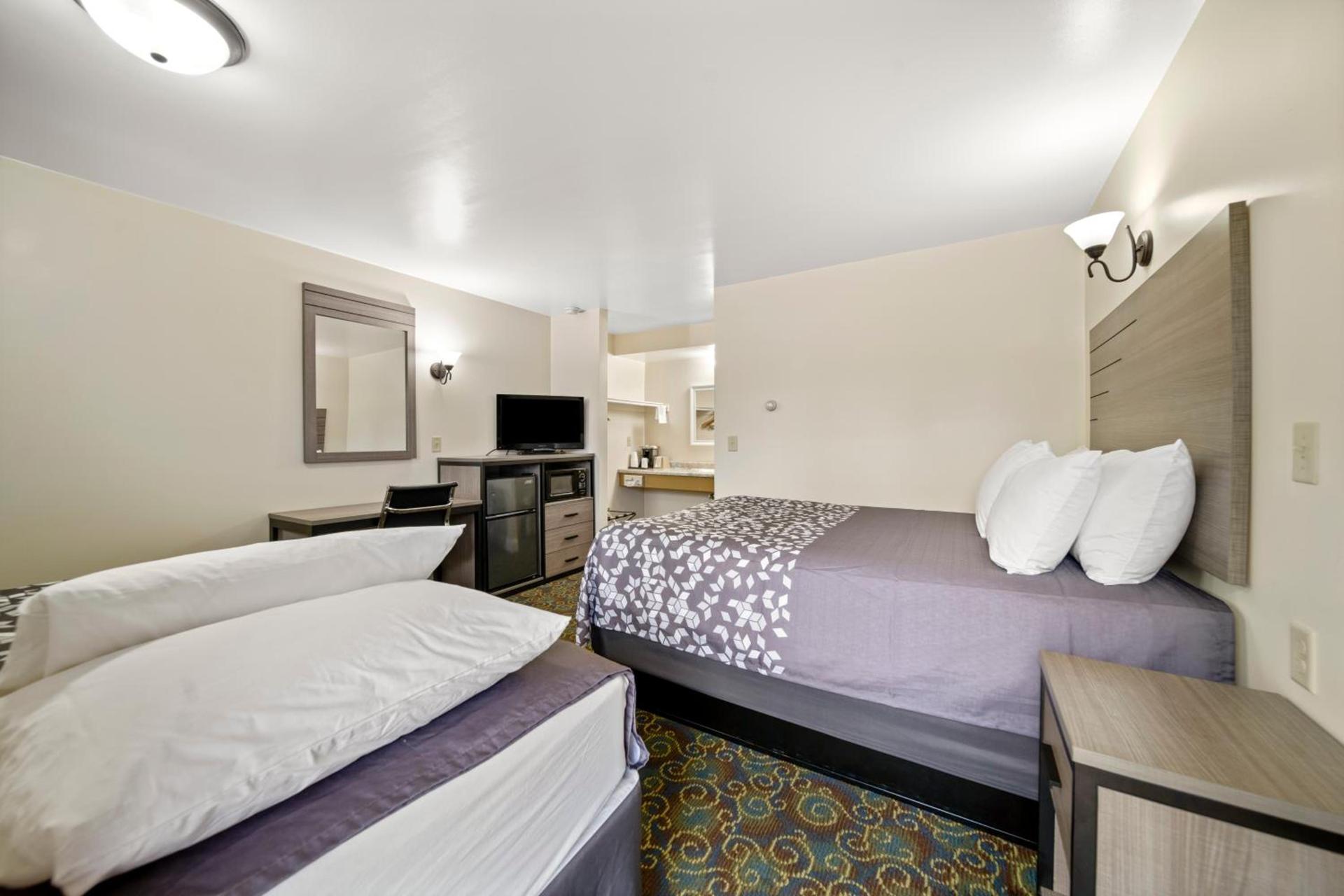 Kingsway Inn photo 68