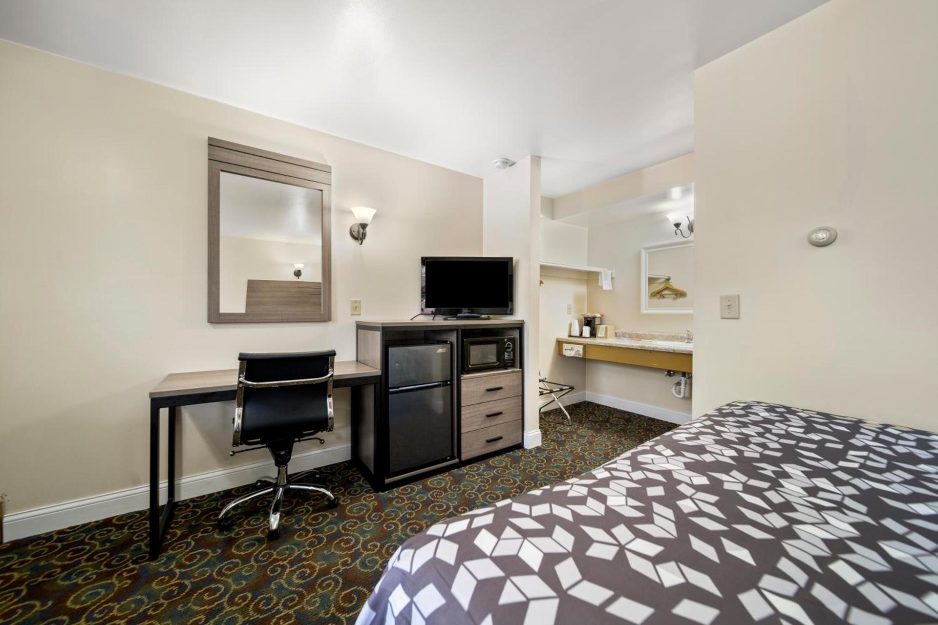 Kingsway Inn photo 66