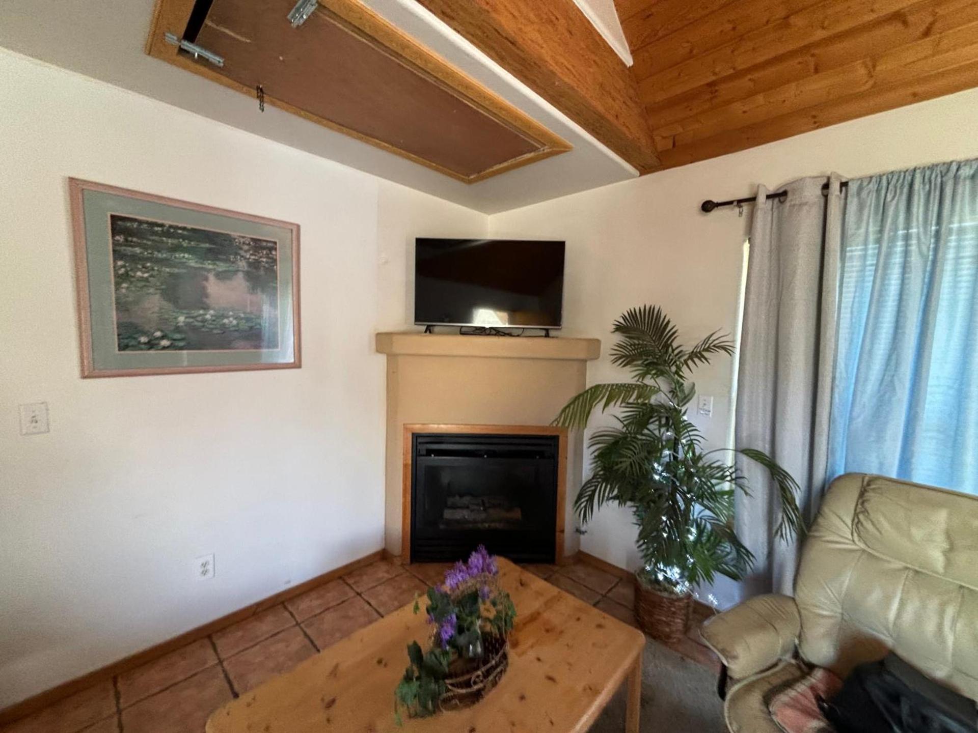 Sequoia River Front Cabins photo 98