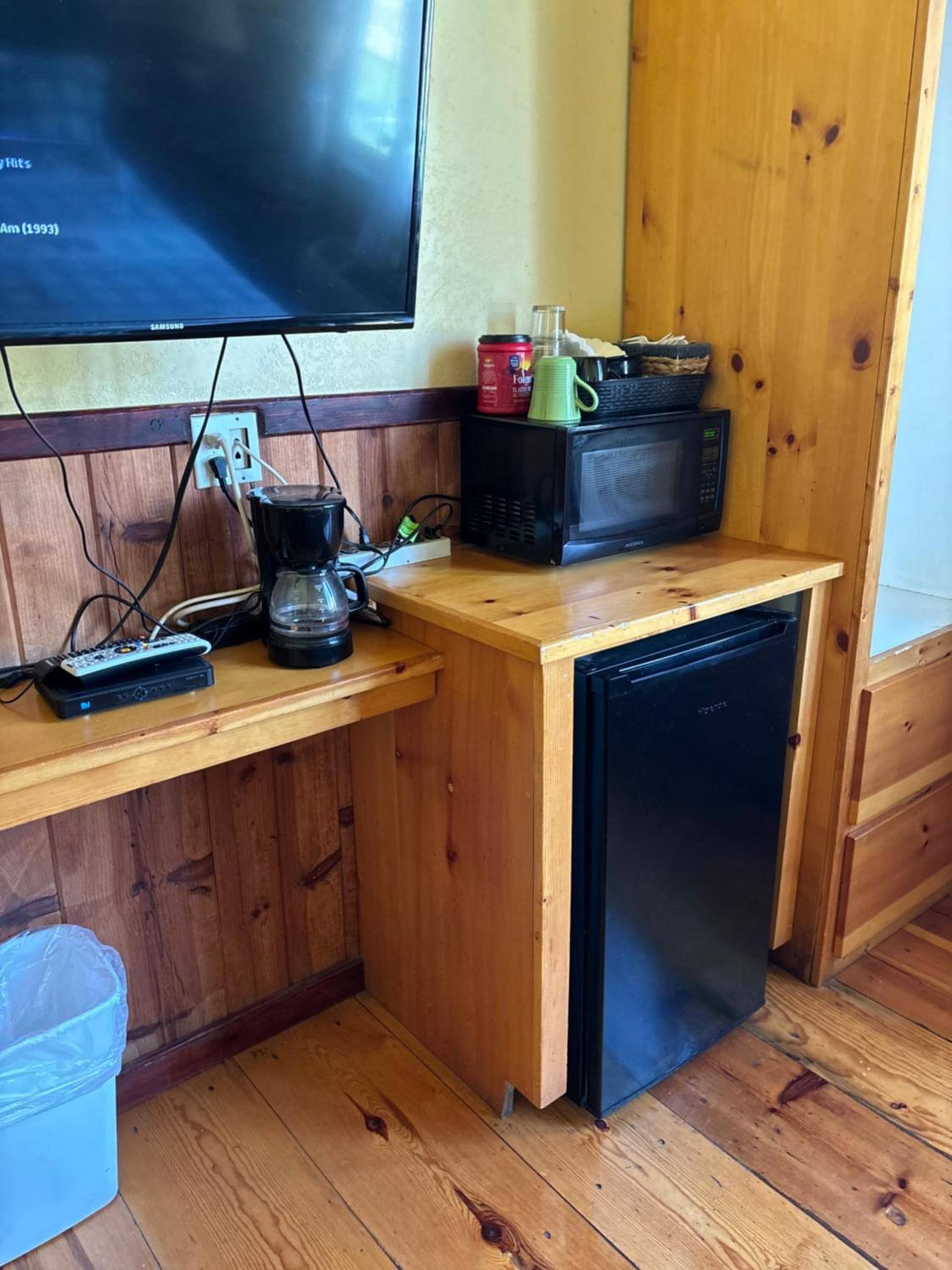Sequoia River Front Cabins photo 90