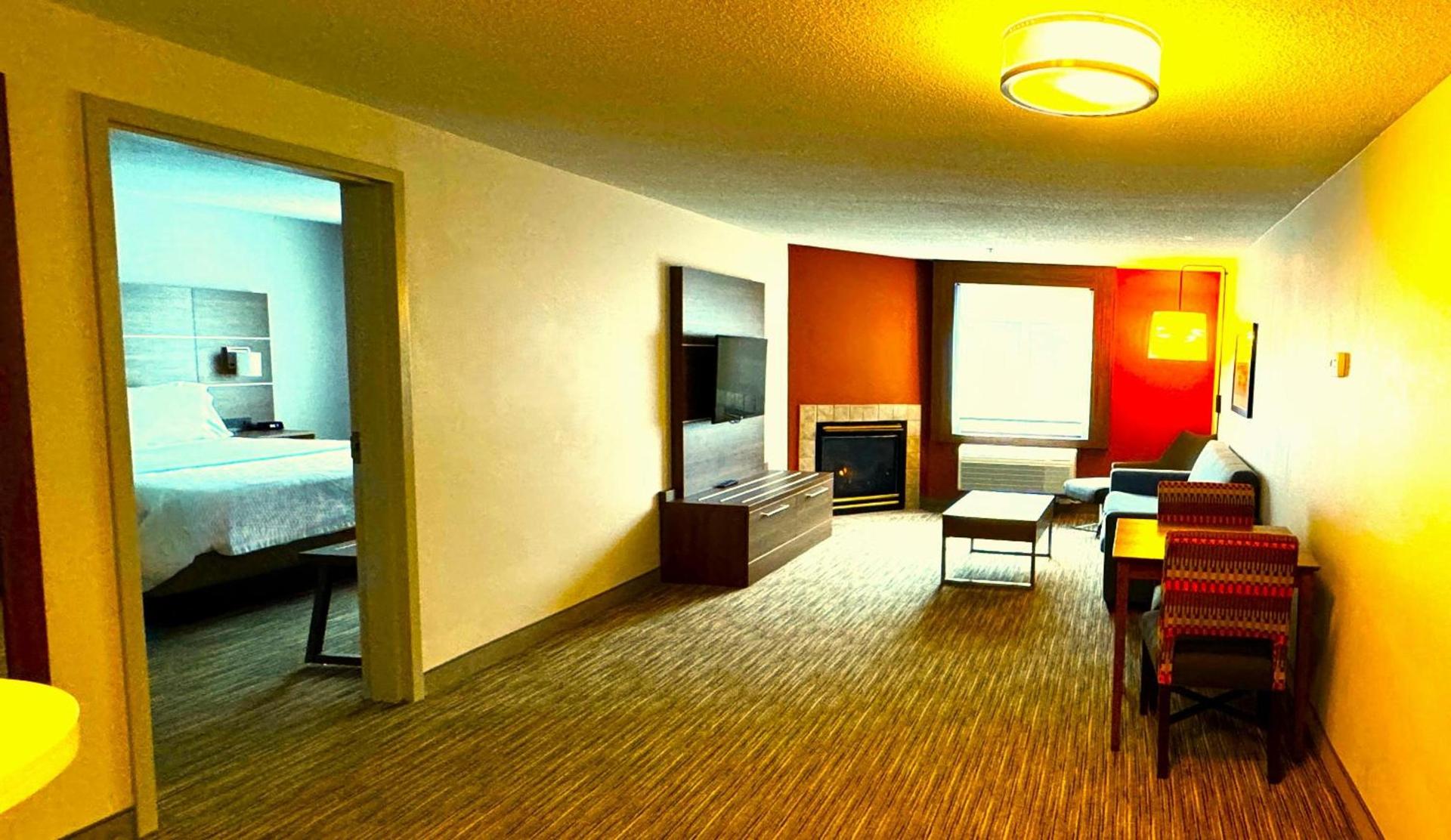 Holiday Inn Express & Suites - Lincoln East - White Mountains by IHG photo 73