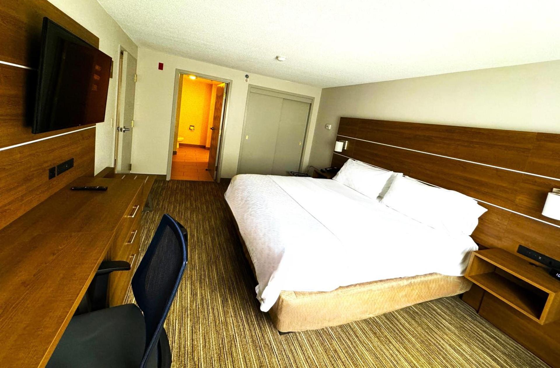 Holiday Inn Express & Suites - Lincoln East - White Mountains by IHG photo 68